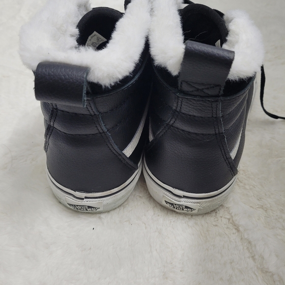 Like New Sherpa Furr Sk8 Hi Van's high top leather black white MINT - Picture 3 of 3